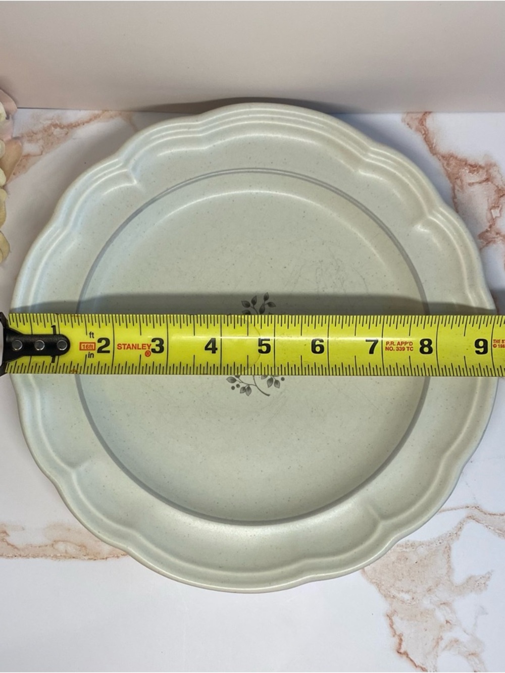 🏰  (2) Pfaltzgraff Heirloom Luncheon Plates - Picture 6 of 9